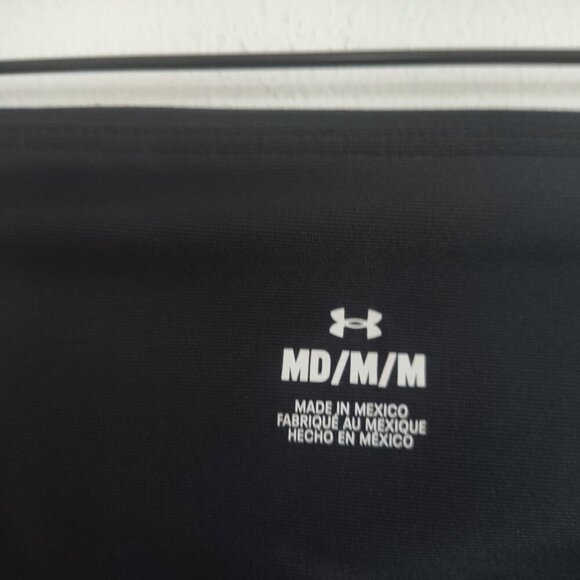 Ladies SZ M Under Armour Black Cropped Leggings - Picture 3 of 3